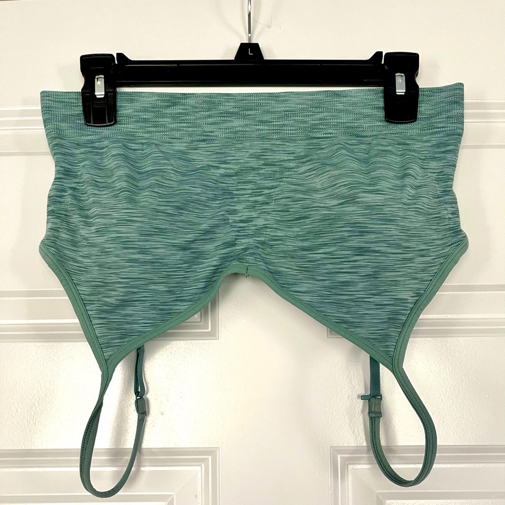 Turquoise sports bra — gently worn <5 times!